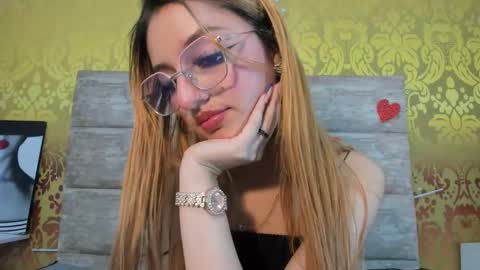 vaaiolett_12 online show from March 5, 7:38 pm