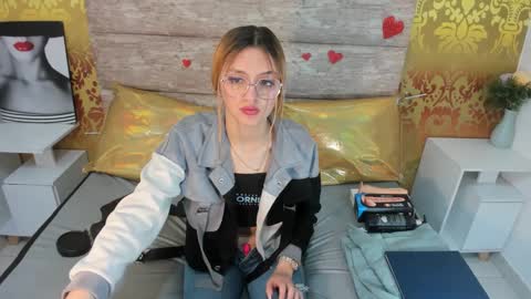 vaaiolett_12 online show from March 5, 12:33 pm