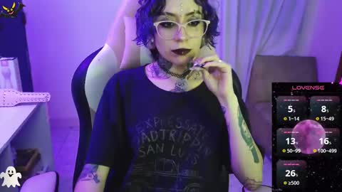 Vainilla Independent model online show from March 12, 1:03 am