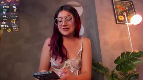 Snapshot of vainilla_whisper chatting on October 17, 4:49 am Vainilla online show from October 17, 4:49 am