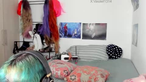 Vaiolet1314 online show from December 15, 11:34 pm