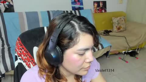 Vaiolet1314 online show from February 28, 3:37 am