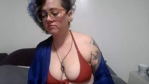 valarieak online show from October 9, 9:48 am