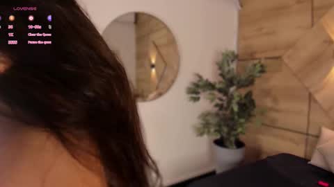 Snapshot of vale_lux chatting on October 16, 2:06 pm Valentina online show from October 16, 2:06 pm