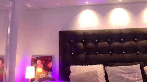 Valen Scott online show from December 19, 3:29 pm