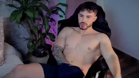 Snapshot of valenthinoking chatting on September 24, 1:12 am valenthinoking online show from September 24, 1:12 am
