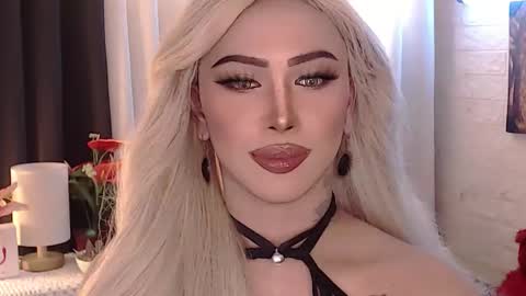 Snapshot of valentina_goddess_tsxxx chatting on October 7, 3:02 am Amanda online show from October 7, 3:02 am