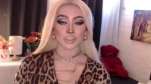 Snapshot of valentina_goddess_tsxxx chatting on October 13, 3:30 am Amanda online show from October 13, 3:30 am