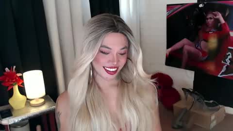 Snapshot of valentina_goddess_tsxxx chatting on March 5, 1:42 am Amanda online show from March 5, 1:42 am
