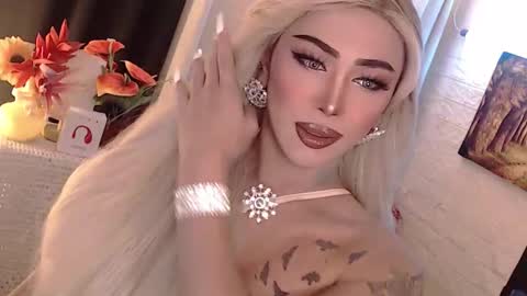 Snapshot of valentina_goddess_tsxxx chatting on September 27, 12:41 am Amanda online show from September 27, 12:41 am