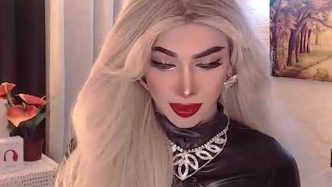Snapshot of valentina_goddess_tsxxx chatting on September 24, 10:11 am Amanda online show from September 24, 10:11 am