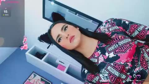 Snapshot of valentina_princess_ chatting on March 10, 8:50 am valentina_princess_ online show from March 10, 8:50 am