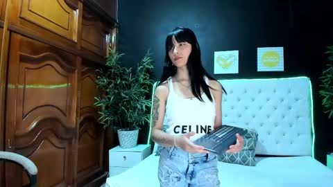 Snapshot of valentina_santillana chatting on September 13, 7:27 pm valentina_santillana online show from September 13, 7:27 pm