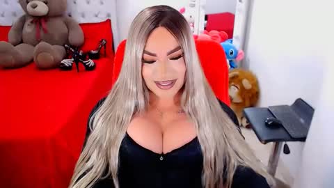 Snapshot of valentinaxqueen chatting on October 3, 12:53 am online show from October 3, 12:53 am
