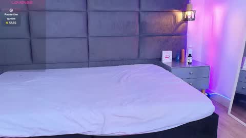 valentino moon online show from November 24, 3:27 am