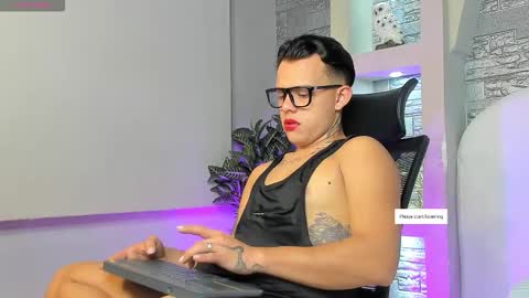 valentino_moretti online show from December 15, 12:45 pm