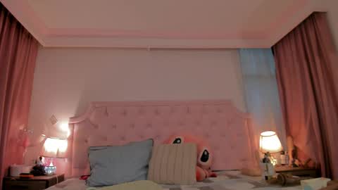 Vale Toro  online show from April 18, 12:18 pm