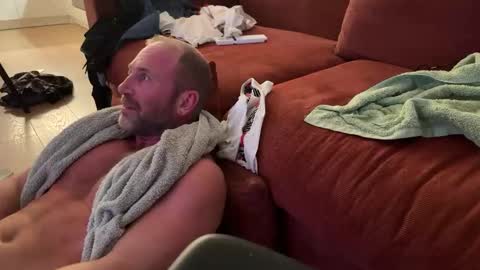 Snapshot of valeraden chatting on December 8, 8:04 pm Couple online show from December 8, 8:04 pm