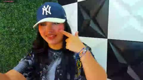 Snapshot of valeri_harpers4 chatting on October 23, 1:51 am valeri_harpers4 online show from October 23, 1:51 am