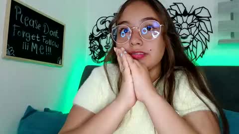 Snapshot of valeria_cherry chatting on October 13, 2:35 am valeria online show from October 13, 2:35 am