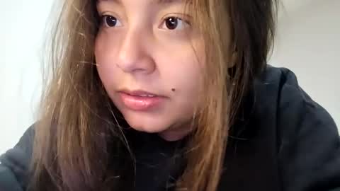 Snapshot of valeria_cherry chatting on March 1, 8:32 pm valeria online show from March 1, 8:32 pm