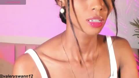 Snapshot of valery_swan1 chatting on February 6, 11:15 pm Valery swan1 online show from February 6, 11:15 pm