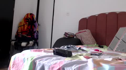 B V Naughty online show from December 7, 8:22 pm