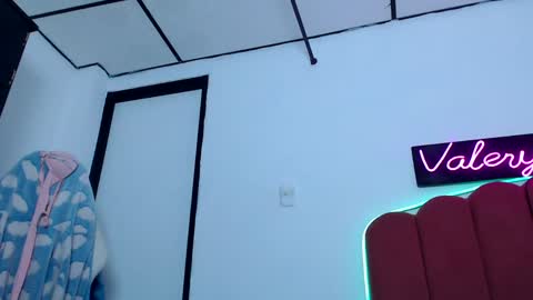 B V Naughty online show from December 6, 10:57 pm