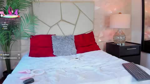 Snapshot of valerydiamond_ chatting on October 5, 9:33 pm Valery online show from October 5, 9:33 pm