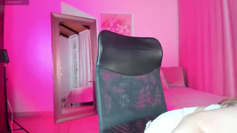 Snapshot of valey_x chatting on October 17, 5:00 am valey_x online show from October 17, 5:00 am