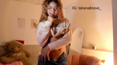 Snapshot of valientegirl_ chatting on October 1, 7:07 am VALIENTE online show from October 1, 7:07 am