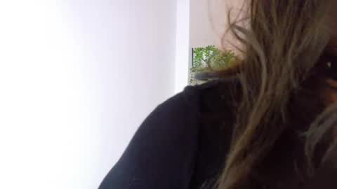 Valkiria moore  online show from April 3, 9:00 pm