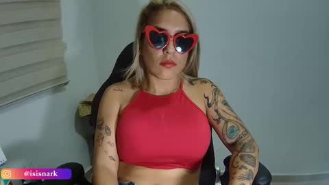 Snapshot of valkyriarose chatting on October 19, 1:10 am Isis online show from October 19, 1:10 am