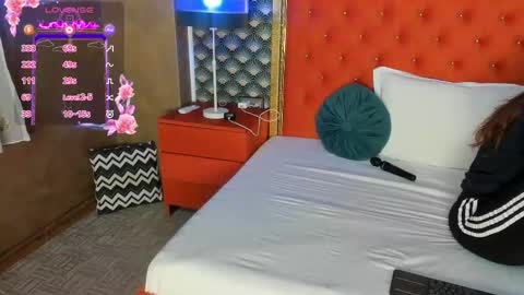 Snapshot of valleriejonnes chatting on February 27, 8:02 am Valerie Val V online show from February 27, 8:02 am