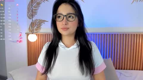 Snapshot of valleriie_ chatting on October 15, 3:24 pm valleriie_ online show from October 15, 3:24 pm