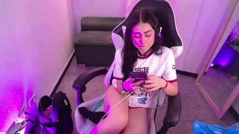 vallolett__ online show from January 17, 9:01 pm