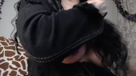 Snapshot of valquiria_sirgun chatting on February 19, 9:39 am valquiria_sirgun online show from February 19, 9:39 am
