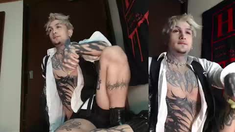 david guzman i model independenthelp me with a thumbs up online show from February 20, 1:36 am