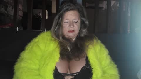 vampwoman online show from March 10, 9:45 am