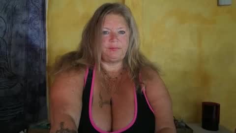 vampwoman online show from March 31, 9:10 am