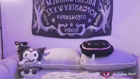       Please help me to reach 300 thumbs up online show from February 17, 12:20 am