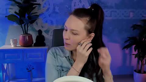 Snapshot of vandarossi chatting on September 22, 8:18 am Vanda online show from September 22, 8:18 am