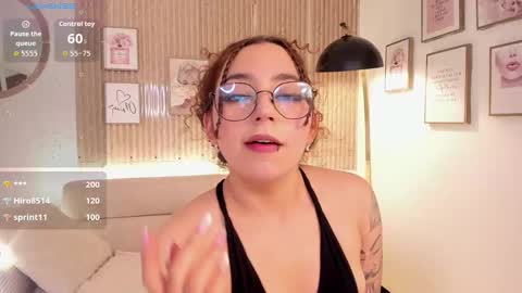 Snapshot of vane_vixen chatting on September 28, 2:31 am vane_vixen online show from September 28, 2:31 am