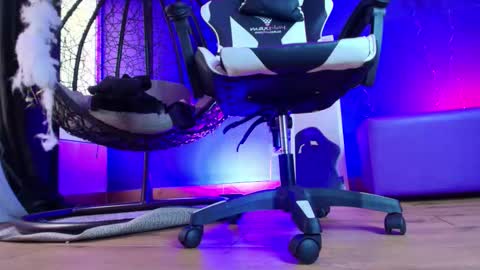 Vanelope online show from November 22, 7:23 pm