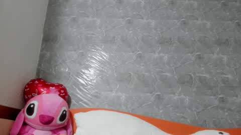 vanessaadol online show from March 5, 8:10 am