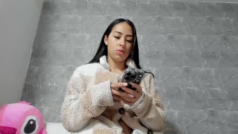 vanessaadol online show from February 23, 12:05 pm