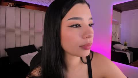 vanessaduval online show from November 13, 4:48 am