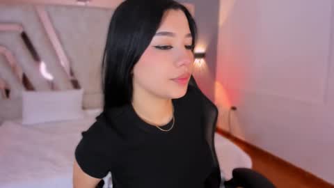 vanessaduval online show from November 19, 4:12 am