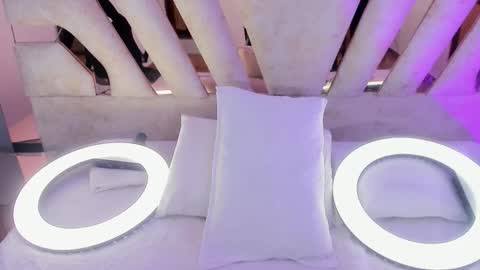 vanessaduval online show from February 22, 6:28 am