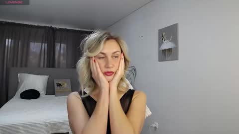 Snapshot of vanessakleiner chatting on October 4, 1:42 pm Vanessa online show from October 4, 1:42 pm
